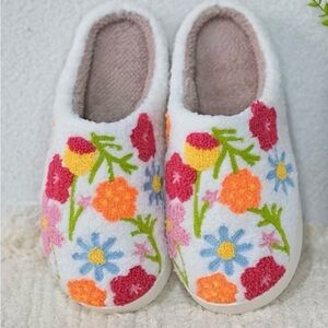 🆕 Colorful Floral Embroidered Slippers. Lightweight.